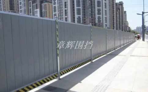 金屬圍擋的顏色是否需要與周圍環境相協調？