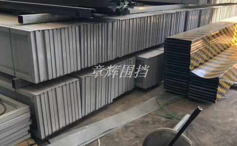 金屬圍擋的數量和長度與工程規模有關嗎? 金屬圍擋的數量和長度與工程規模有關嗎?