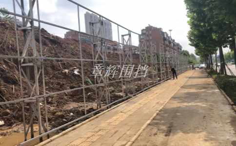 金屬圍擋材質對其使用壽命有哪些影響?(分析金屬圍擋不同材質的使用壽命差異) 金屬圍擋材質對其使用壽命有哪些影響?(分析金屬圍擋不同材質的使用壽命差異)