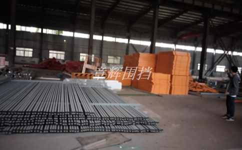 金屬圍擋的重量和厚度如何平衡，以達到*佳性能和使用效果？